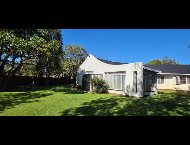 3 BEDROOM FREEHOLD FOR SALE IN NIMROD PARK